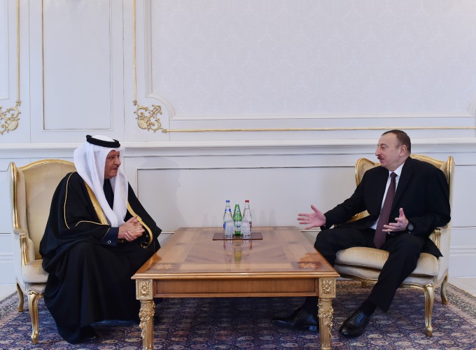 Президент Ильхам Алиев принял верительные грамоты посла Катара