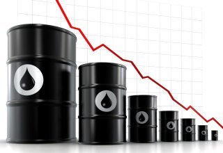 Нефть коррекционно дешевеет после двухдневного роста