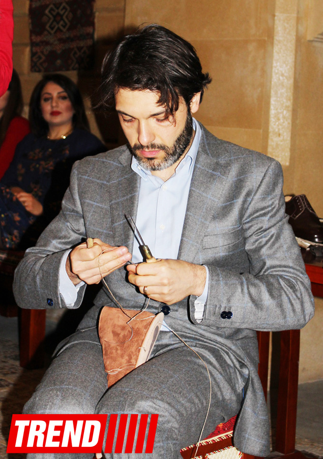 Известные итальянские дизайнеры провели в Баку выставку элитной одежды и обуви (ФОТО)