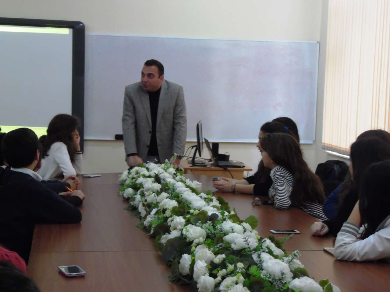Бакинские школьники познакомились с творчеством Валентина Серова (ФОТО)