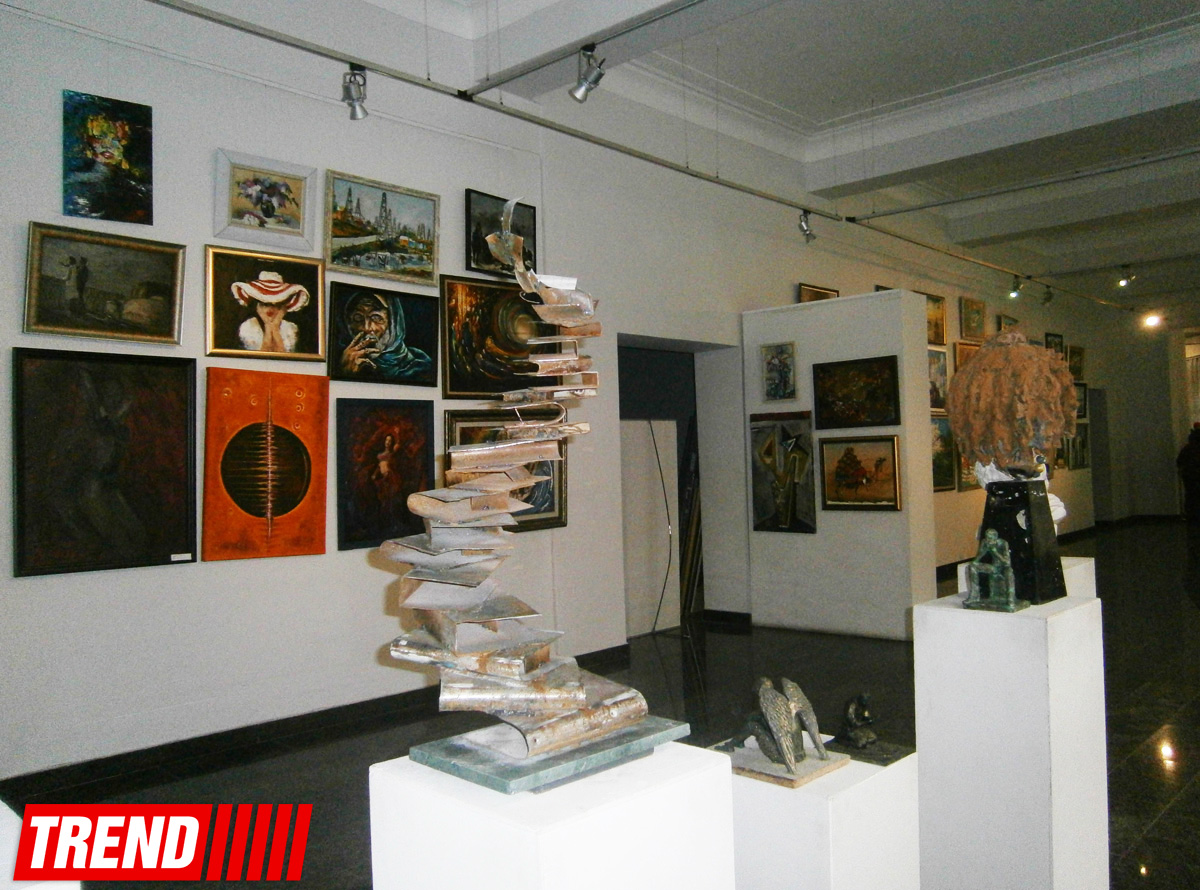 В Баку открылась масштабная выставка молодых художников (ФОТО)