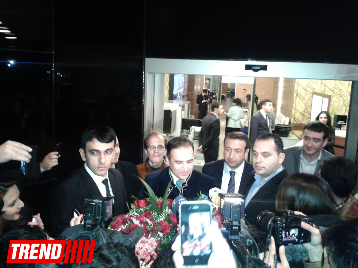 Гаджи Нуран Гусейнов вернулся в Баку – ажиотаж в аэропорту (ФОТО)