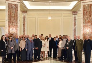 President Aliyev, his spouse met with group of prominent culture and art figures
