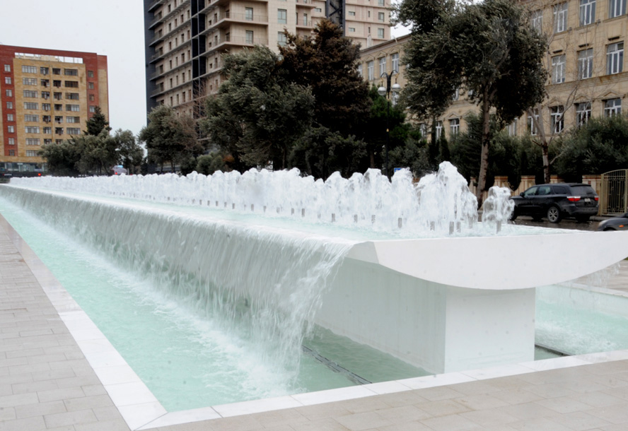 В Баку создан новый комплекс фонтанов и водопадов (ФОТО)