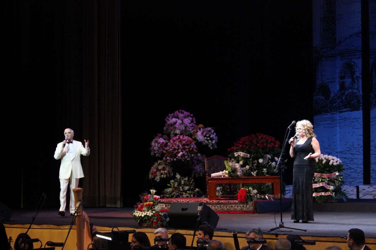 Лариса Долина выступит с юбилейным концертом в Баку (ФОТО)