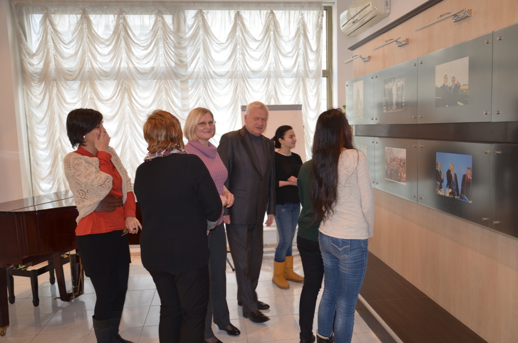 В Баку открылась фотовыставка "История и уроки дипломатии" (ФОТО)
