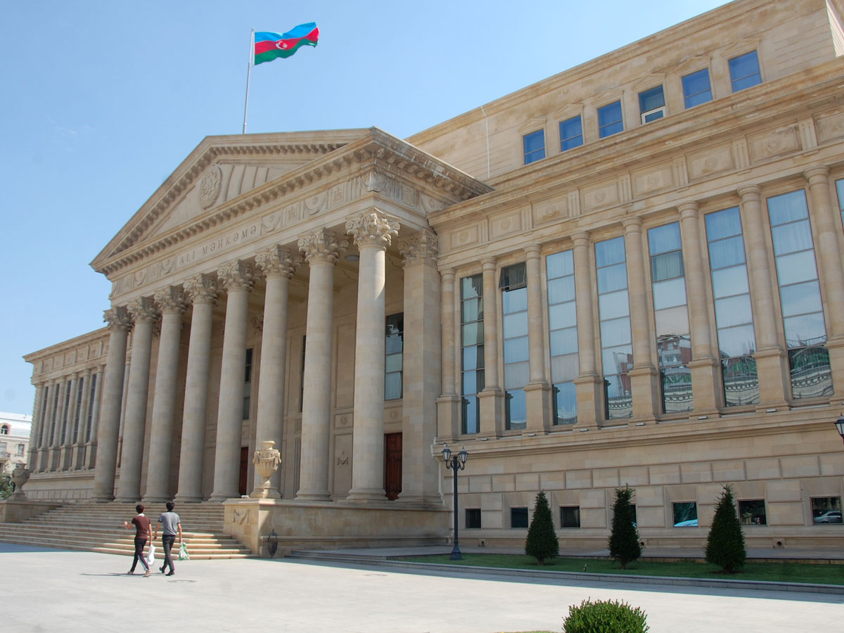 В Верховном суде Азербайджана большинство процессов приостановлено из-за карантина