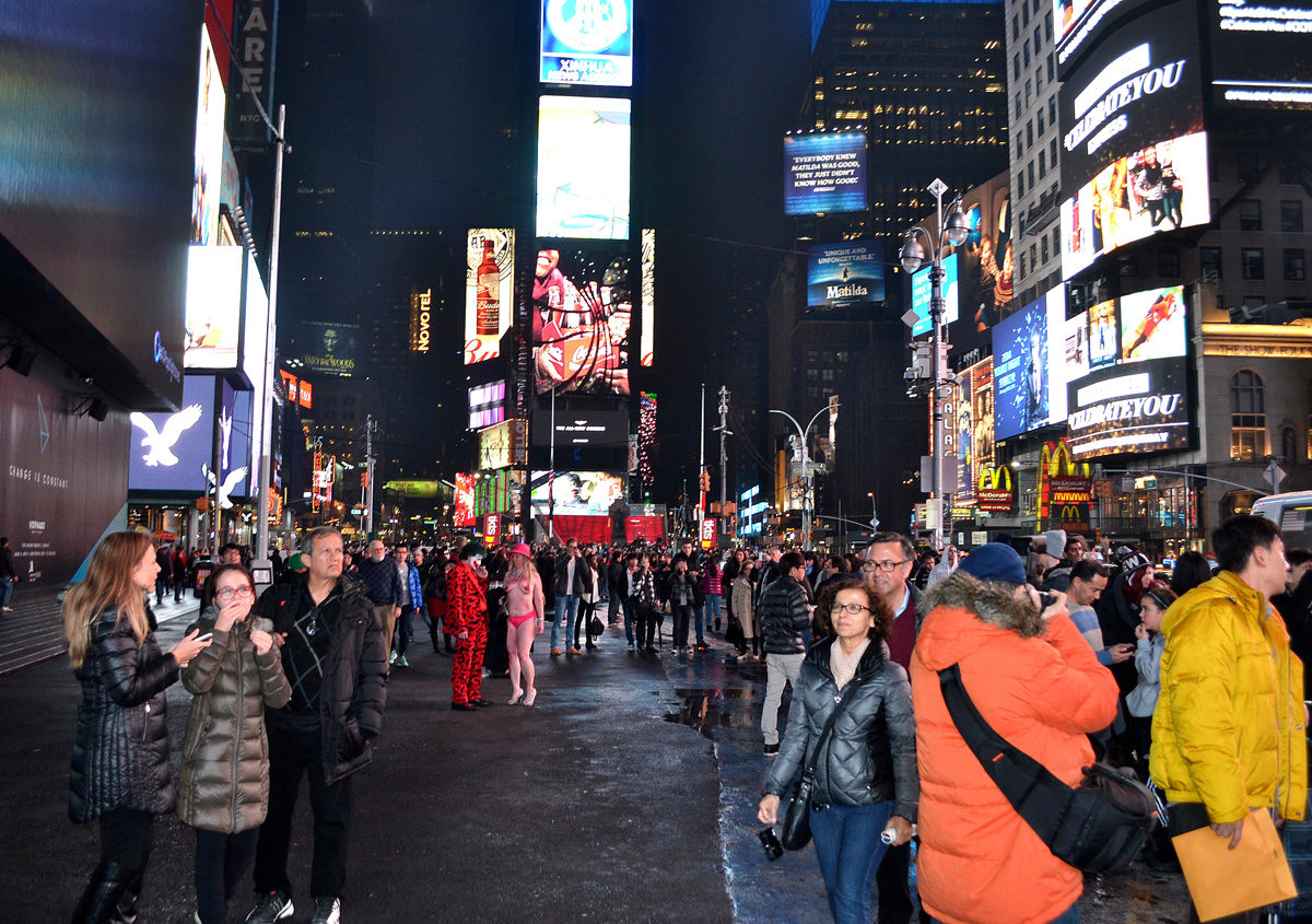 Прогулка по ночному Нью-Йорку – фантастические формы и нереальность пейзажей (ФОТО, часть 6)
