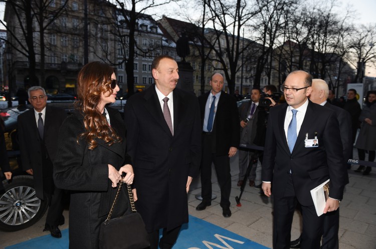В рамках Мюнхенской конференции по безопасности Ильхам Алиев и его супруга приняли участие в панельных обсуждениях на тему «Кроме Украины – неурегулированные конфликты в Европе» (ФОТО)