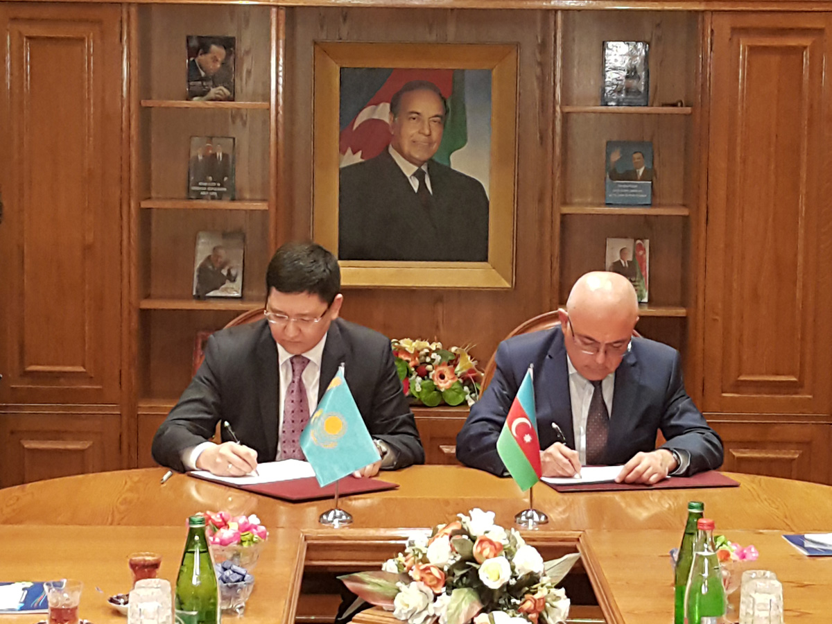 Таможни Азербайджана и Казахстана подписали план взаимодействия (ФОТО)