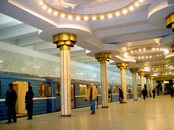 Bakı metrosunda xətlərin birində qatarların sayı azaldılıb