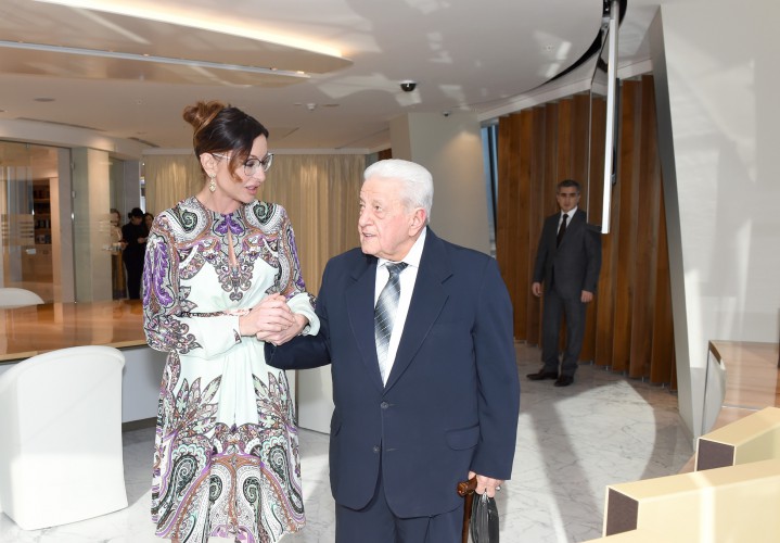 Первая леди Азербайджана Мехрибан Алиева  встретилась с народным артистом Алибабой Мамедовым (ФОТО)
