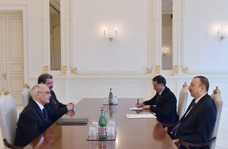 Azerbaijani president, Algeria’s minister discuss co-op in energy field