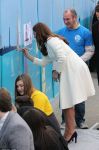 Six months pregnant Duchess of Cambridge wears elegant coat to show off her blossoming bump (PHOTO)