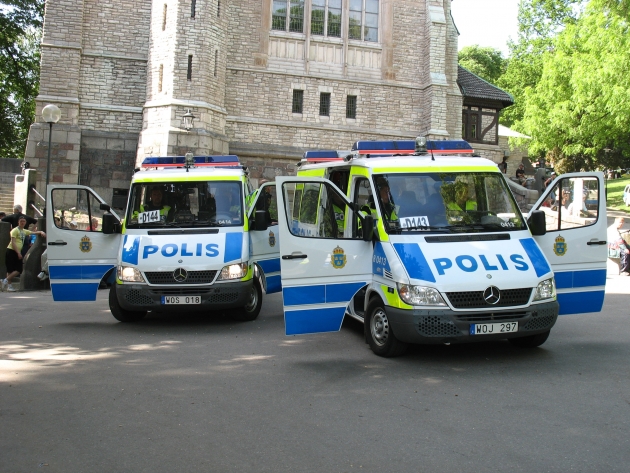 Трое пострадали при наезде машины на людей в Стокгольме - СМИ