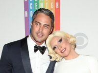 Lady Gaga is engaged to Taylor Kinney (PHOTO)