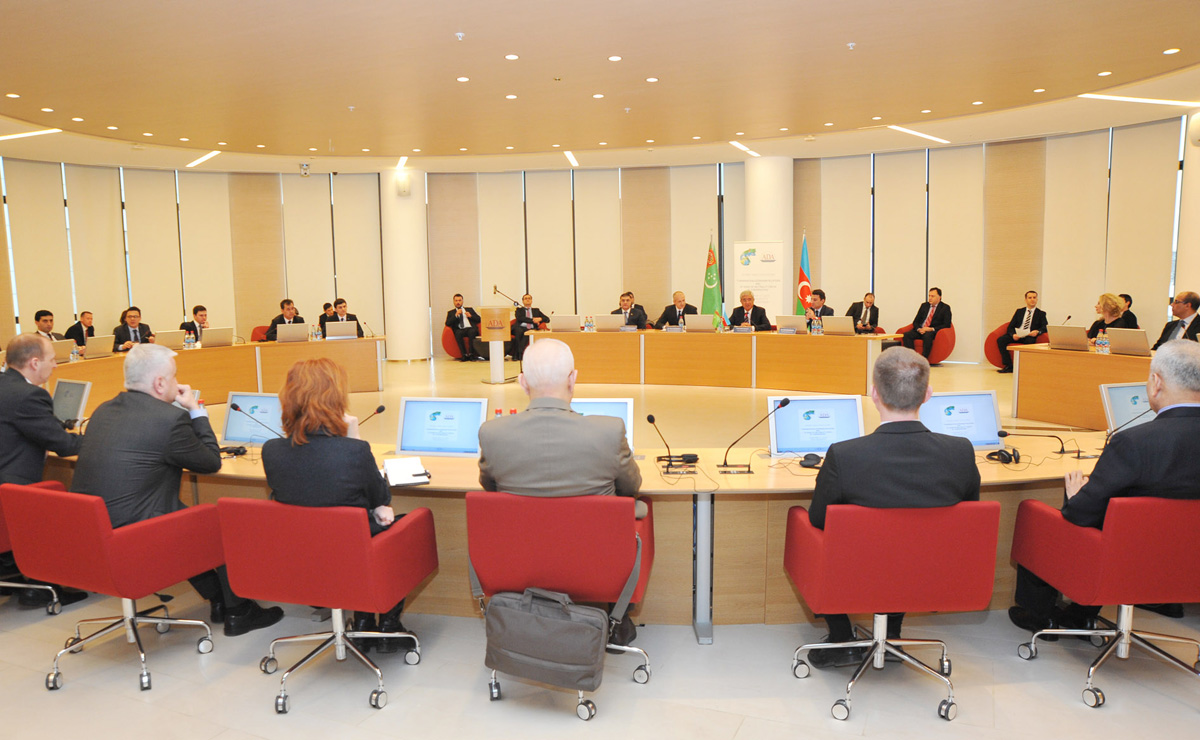 В Баку состоялся круглый стол, посвященный нейтралитету Туркменистана (ФОТО)