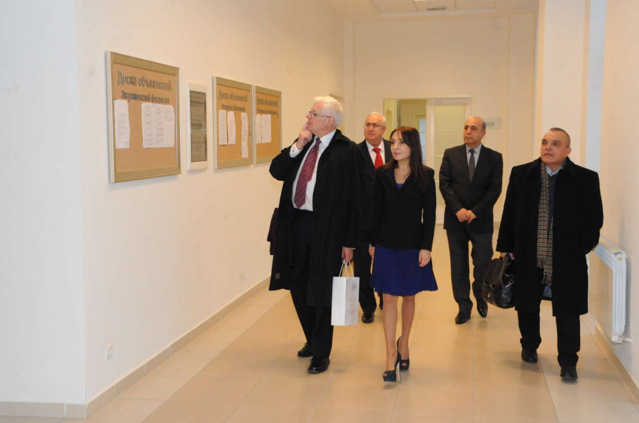 Сопредседатель Англо-Азербайджанского общества лорд Майк Герман посетил Филиал МГУ имени М.В. Ломоносова в Баку (ФОТО)