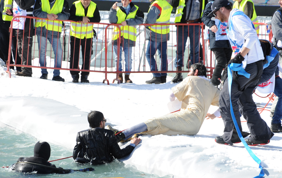 Креативное и зажигательное зимнее шоу "Летающие ковры" в Шахдаге (ФОТО)