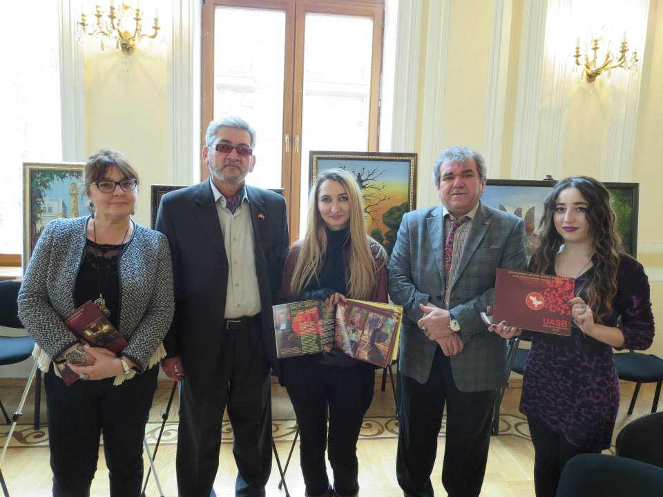 В Баку презентован каталог Международной ассоциации деятелей искусств (ФОТО)
