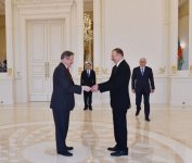 President Ilham Aliyev receives credentials of newly appointed US ambassador