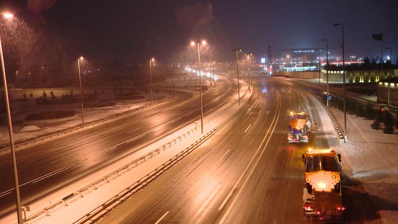 Вся снегоуборочная техника привлечена на улицы Баку  (ФОТО)