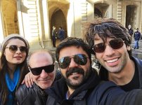 Турецкие звезды Озджан Дениз, Шюкрю Озйылдыз и Айча Айшин Туран приехали в Баку (ФОТО)
