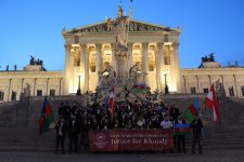Avstriya parlamentinin qarşısında xocalılıların xatirəsinə şam yandırılıb (FOTO)