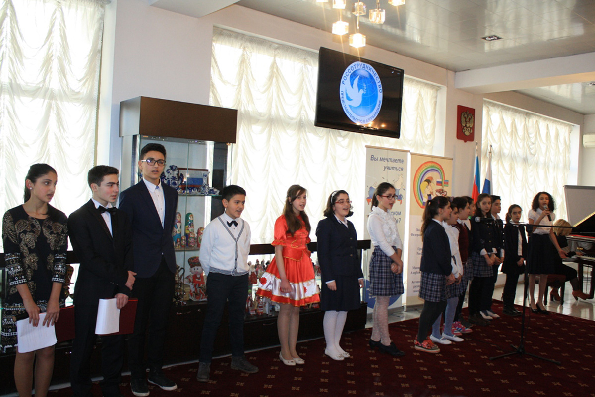 Школьники и учителя поменялись местами на семинаре в Баку (ФОТО)