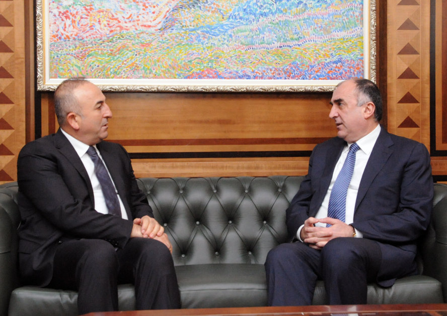 Azerbaijani, Turkish FMs discuss bilateral, regional co-op