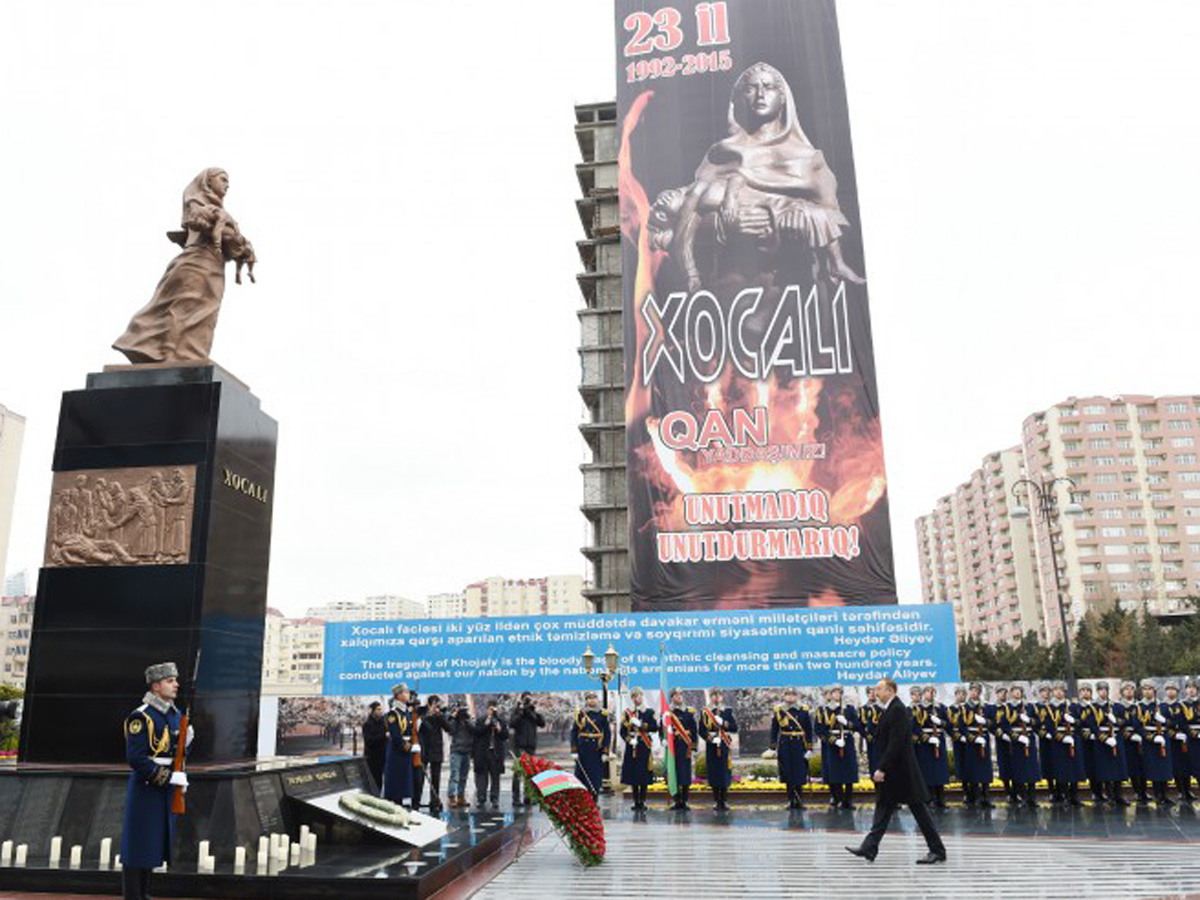 Президент Азербайджана принял участие в церемонии поминовения памяти жертв Ходжалинской трагедии (ФОТО)
