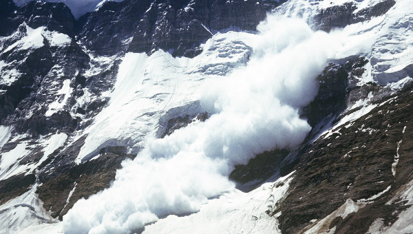 При сходе лавины во французских Альпах погибли три человека