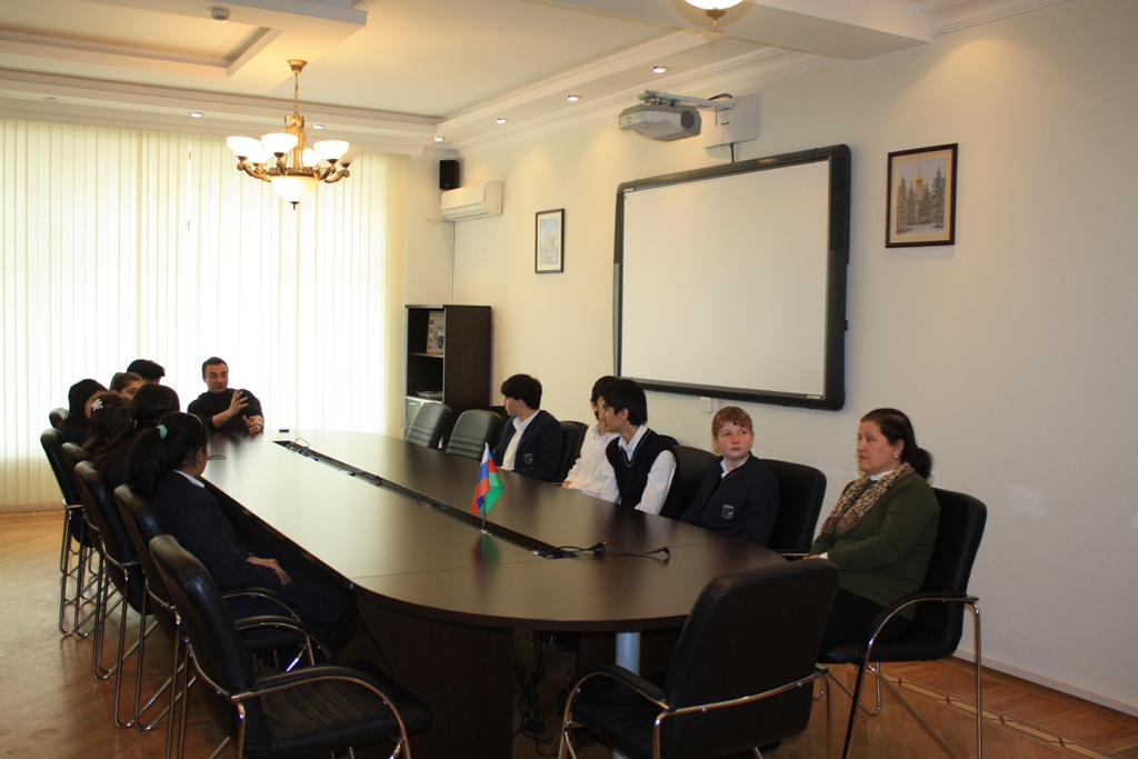 Бакинские школьники приняли участие в видеолектории "Знание о России" (ФОТО)