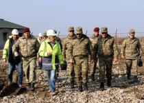 Министр обороны Азербайджана ознакомился с проведенными работами в воинских частях прифронтовой зоны (ФОТО)