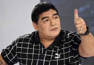 Maradona efirə dodaq boyası ilə çıxdı (FOTO, VİDEO)