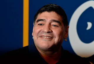 Maradona hakimdən üzr istədi