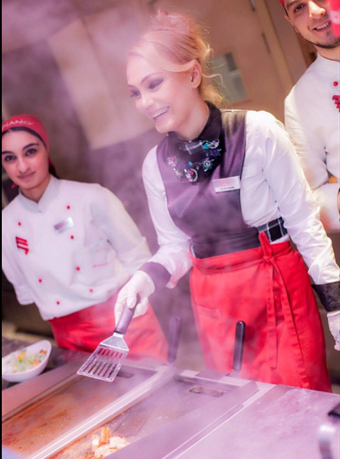 "Cook with the star" Нуры Сури удивил посетителей ресторана  (ФОТО)