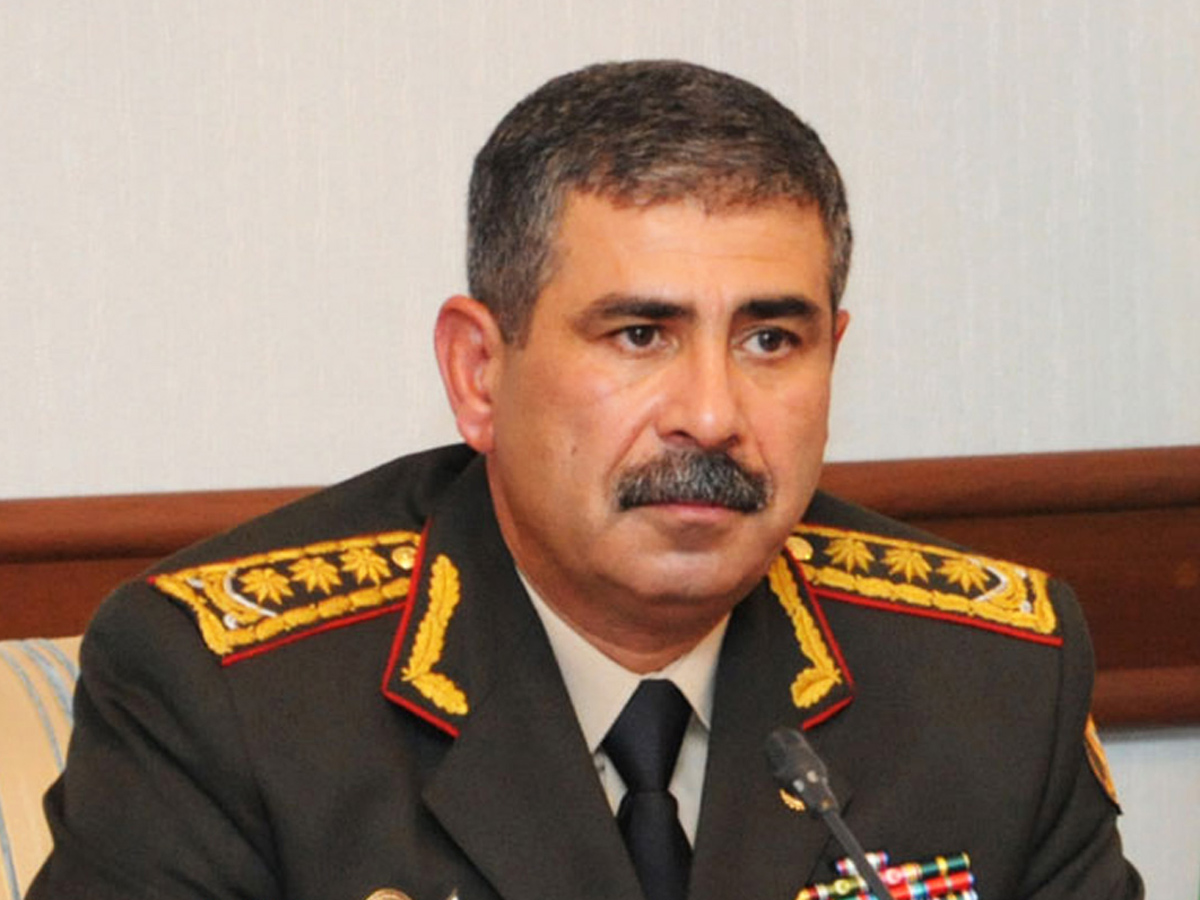 Azerbaycan Savunma Bakanı Türkiye'ye gitti