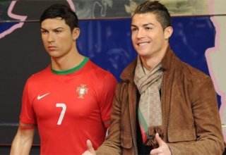 Ronaldo heykəli üçün bərbər göndərir (FOTO)