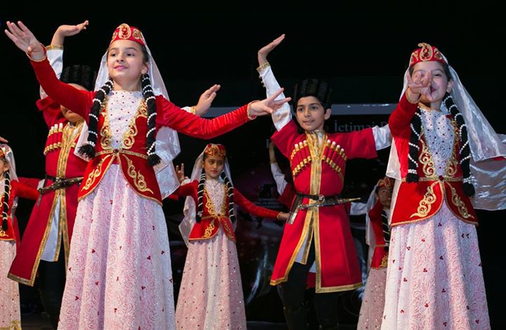 Грандиозное танцевальное шоу в Баку (ФОТО)