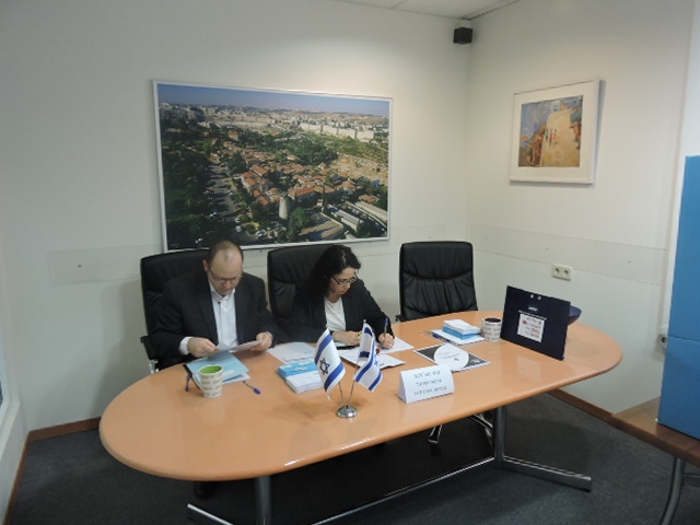 Israeli ambassador to Azerbaijan casts vote in early parliamentary election (PHOTO)