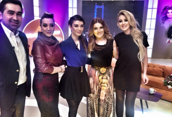 Турецкие звезды Петек Динджёз и Аслихан Гюнер поздравили азербайджанских женщин (ФОТО)