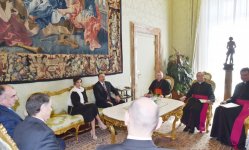 Президент Ильхам Алиев и его супруга встретились с госсекретарем Ватикана в расширенном составе (ФОТО)