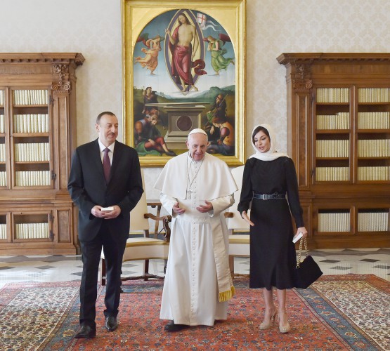 Prezident İlham Əliyev və xanımı Papa Fransisk ilə görüşüblər (FOTO)