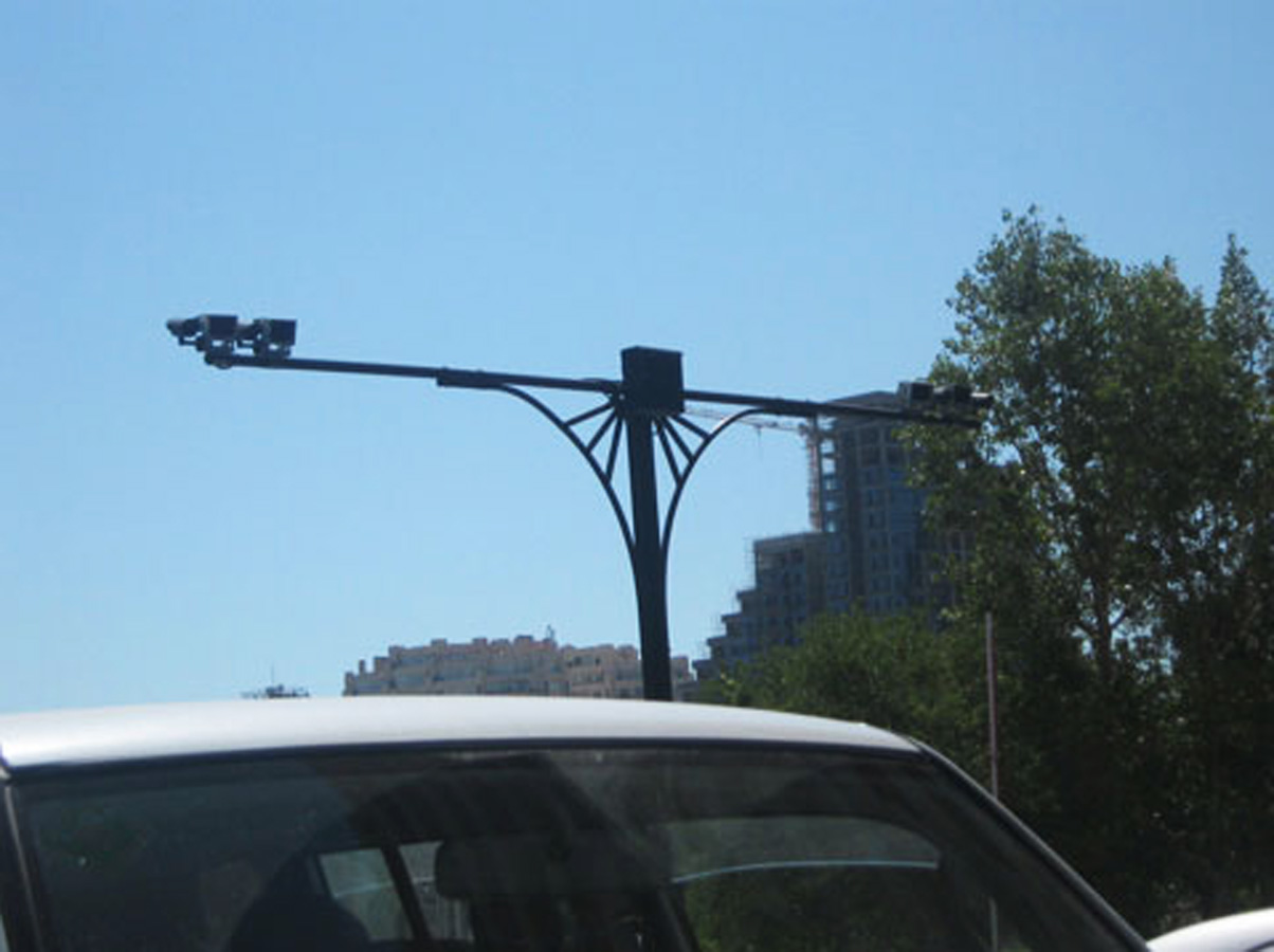 В Баку начала действовать система контроля за незаконной парковкой (ФОТО)