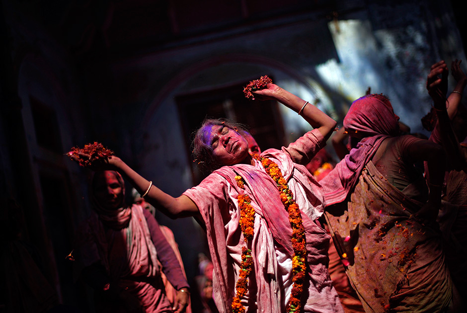 Hindistanın rəngarəng dul qadınları (FOTO)