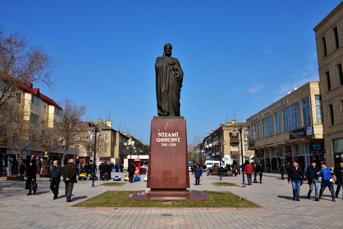 Yeniləşən "Gənclər şəhər"i (FOTO)