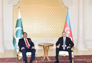Azerbaijani, Pakistani presidents hold one-on-one meeting (PHOTO)