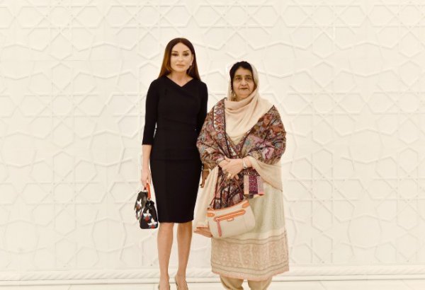 Мехрибан Алиева встретилась с первой леди Пакистана (ФОТО)