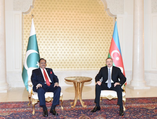 Azerbaijani, Pakistani presidents hold one-on-one meeting (PHOTO)